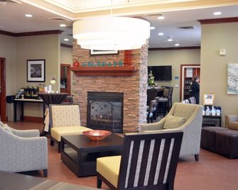 Studio Near Denver Tech Center | Free Weekday Shuttle + Breakfast! - Centennial - Lounge