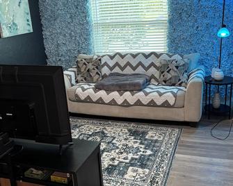 Spacious half 1/1 duplex in amazing location! - Orlando