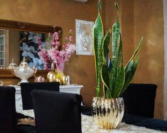 Versace Style Villa with Outdoor Spaces and Pool - Borgo Montenero - Comedor