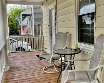 PrivateIn Law Suite: 2 Small bedrooms w private bath & Private entry. - Arlington - Balcony