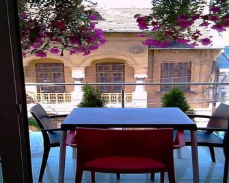 Hotel Tranzzit - Bucarest - Balcón