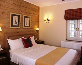 Gamila Rocks Mountain Hotel - Aristi - Camera da letto