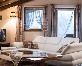 Alpenchalet Zum Jeremia - Grainau - Wohnzimmer