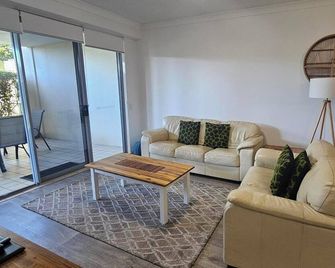 Pacific Marina Apartments - Coffs Harbour - Living room