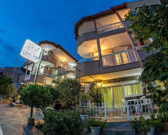 Sky Hotel - Sarti - Building