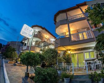 Sky Hotel - Sarti - Budova