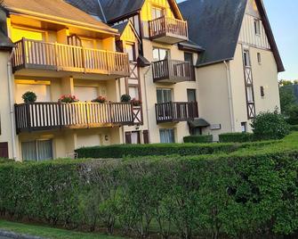 Charmant studio proche de la mer - Tourgeville - Gebäude