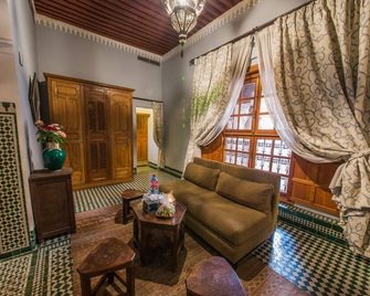 Dar Victoria - פז - סלון