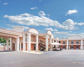 Days Inn by Wyndham McAllen - McAllen - Building
