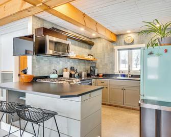 Ride From Your Door Cabin With Vast Trail Access! - Hardwick - Cocina