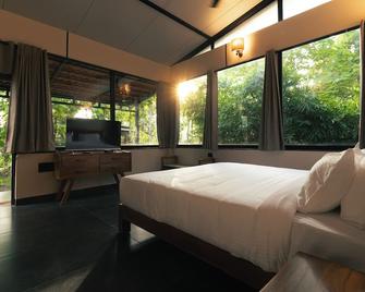 Treepie Safari Lodge - Ashta - Bedroom