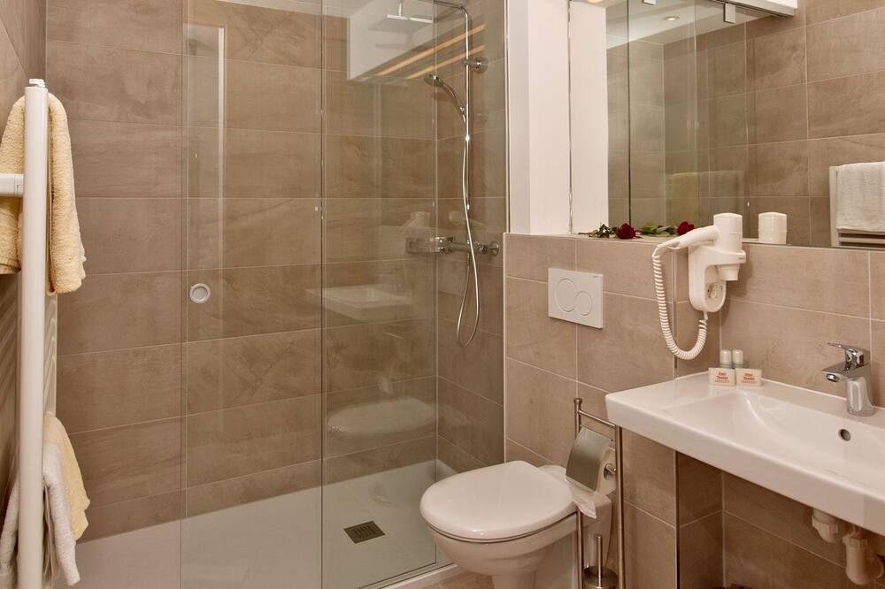Hotel Neuwirt - Finkenberg - Bathroom