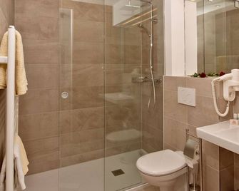Hotel Neuwirt - Finkenberg - Bathroom