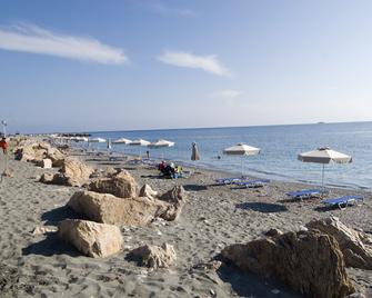 Selenunda - Loutraki - Beach