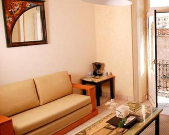 هوتل آند سويتس جاليريا - موريليا - غرفة معيشة