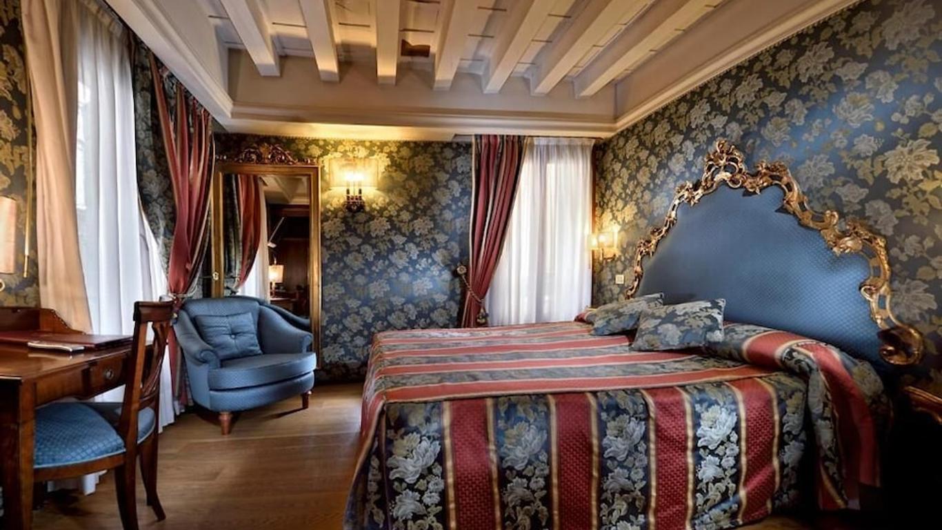 Torre dell'Orologio Suites