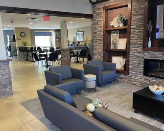 Microtel Inn & Suites by Wyndham Waynesburg - Waynesburg - Lobby