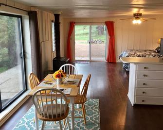 Flagstaff Mountain Cottage - Bellemont - Dining room