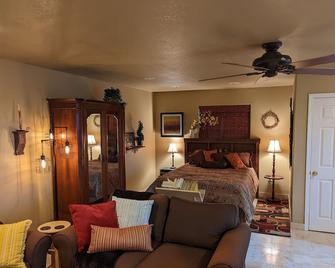 Country Cottage in the Foothills - Near Shops, Hiking, Biking & River - Auburn - Bedroom