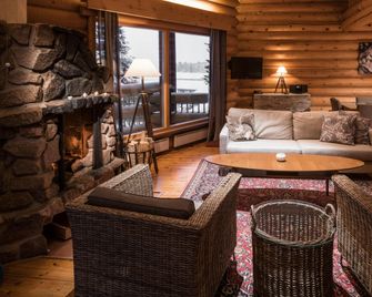 Lapland Hotels Ounasvaara Chalets - Rovaniemi - Huiskamer