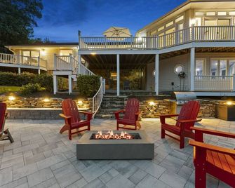 Sueños Hyco Lakeside Retreat - 19 min to VIR / 39 min to Caesars Casino - Roxboro - Binnenhof