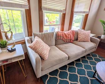 Heart of Hertel Prime Location in Buffalo with A/C and Parking!!! - Buffalo - Living room