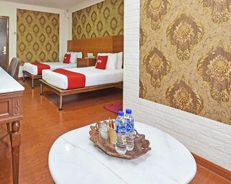 Capital O 90661 Luxor Empire Hotel - Pantai Cenang - Schlafzimmer