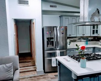 Home away from City life and sunny️ - Rowland Heights - Kitchen