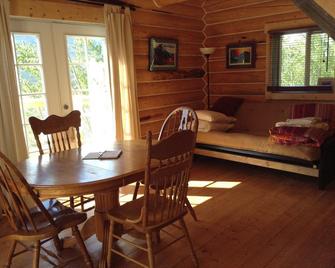 Cabins Over Crag Lake - Carcross - Comedor