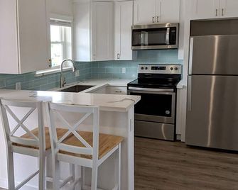 Stunning Seaside Cabins - Seabrook - Kitchen