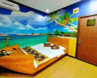 Daqing Zhichingchun Holiday Hotel (Baicheng Railway Station) - Daqing - Schlafzimmer