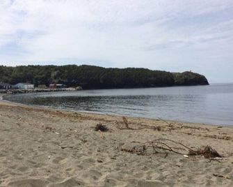 Ocean Breeze offers modern amenities in a renovated saltbox house. - Trout River - Beach