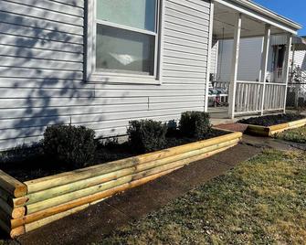 Updated 2BR home in Huntington, WV - Huntington - Building