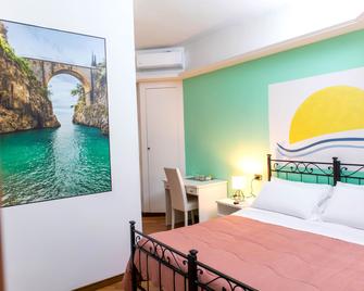 B&B Amalfi Coast Salerno - Salerno - Phòng ngủ