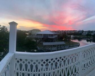 Beautiful Spacious Beach Home with available boat dock - Crawfordville - Balcón