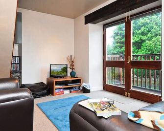 A River Runs By, With A Garden In Staveley - Staveley - Living room