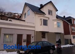 Budget Guesthouse Borgustova - Sandavágur - Building