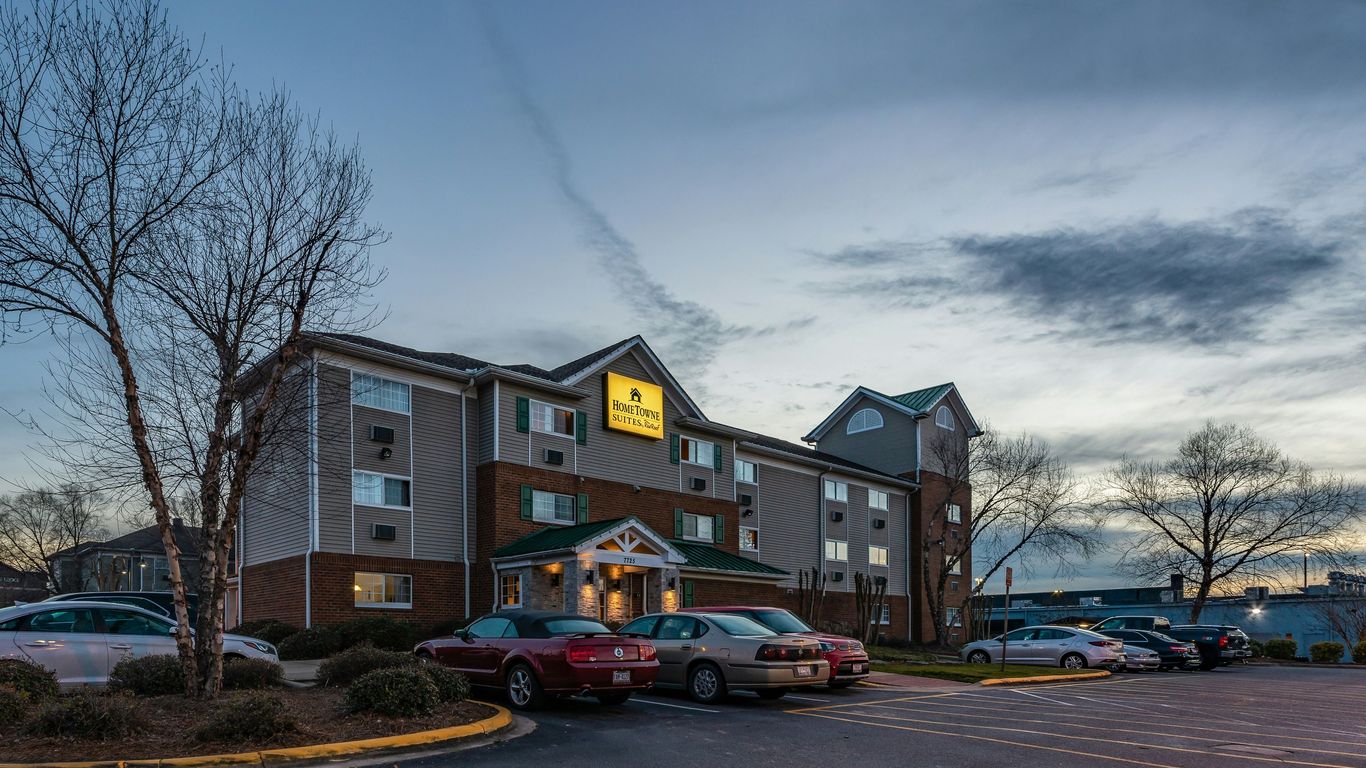 HomeTowne Studios & Suites by Red Roof Charlotte - Concord