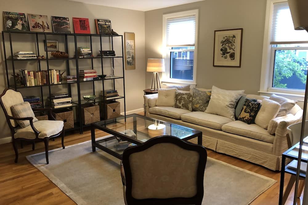 Comfortable And Well-Appointed, Bright And Spacious On The Boston-Cambridge Line - كامبريدج - غرفة معيشة