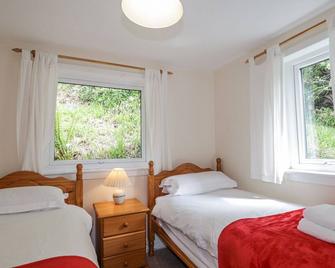 Roddy's Cottage - Kyle - Bedroom