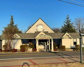 Motel at KY Lake. Stars & Stripes. - Gilbertsville - Edificio