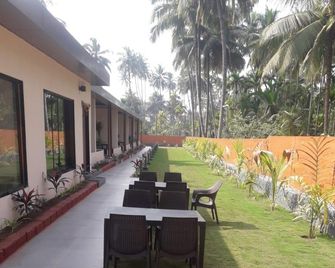 Novobliss Resorts - Diveāgar - Patio
