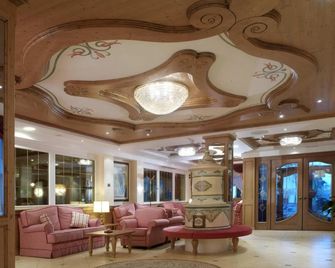 Hotel Corona - Pinzolo - Lobby