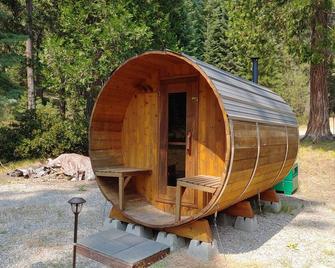 Yurt In Secluded Setting Near Mt Shasta/Mccloud, Ca - McCloud - Patio