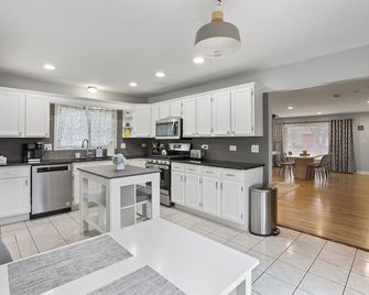 The Skyway - 5+beds - Schiller Park - Cocina