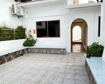 Hotel Mar Azul - Puerto Baquerizo Moreno - Buiten zicht