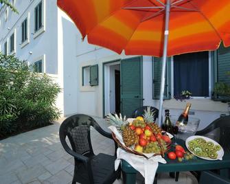 Residence Ara Inn - Torre San Giovanni - Patio