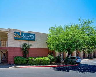 Quality Inn and Suites Phoenix NW - Sun City - Youngtown