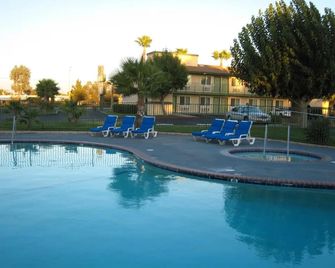 Town House Motel - Lancaster - Svømmebasseng