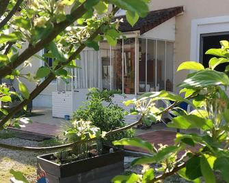 Bright room with private bathroom / Bright room with private bathroom - Villechétif - Vista del exterior